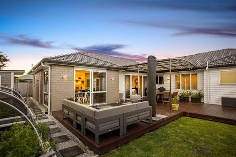 Photo of property in 18 Kahika Grove, Huapai, Kumeu, 0810
