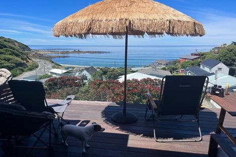 Photo of property in 10 Cave Road, Houghton Bay, Wellington, 6023