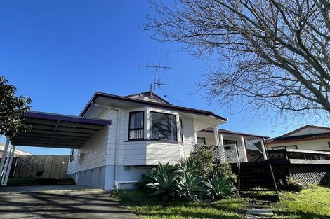 Photo of property in 2/1 Barbados Drive, Unsworth Heights, Auckland, 0632