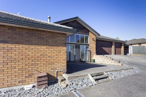 Photo of property in 4 Cliff View Drive, Green Bay, Auckland, 0604