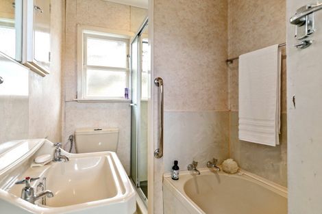 Photo of property in 3 Grenfell Drive, Karori, Wellington, 6012