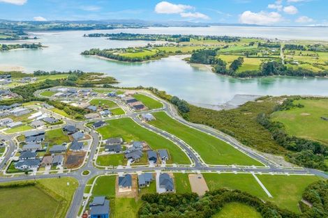 Photo of property in 9 Omahuru Road, Glenbrook, 2681