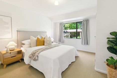 Photo of property in 7b Lyndfield Lane, Newlands, Wellington, 6037