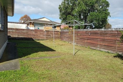 Photo of property in 3/4 Pomaria Road, Henderson, Auckland, 0610