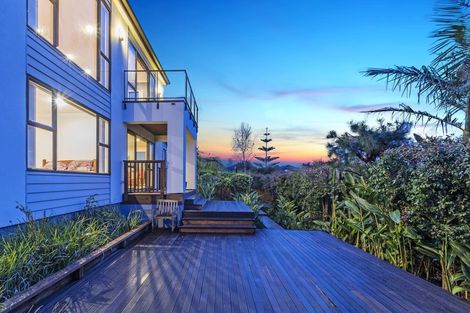 Photo of property in 10 Oak View Terrace, Schnapper Rock, Auckland, 0632