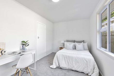 Photo of property in 9 Lomond Street, Newlands, Wellington, 6037