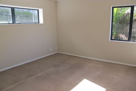 Photo of property in 19 Calypso Way, Unsworth Heights, Auckland, 0632