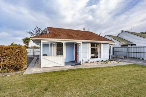 Photo of property in 4 Amberley Beach Road, Amberley, 7410