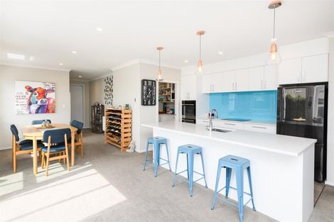 Photo of property in 10 Mcilwaine Place, Marton, 4710