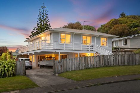 Photo of property in 29 Tirowhanga Road, Paremata, Porirua, 5024