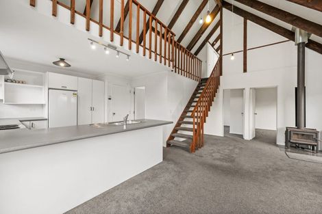 Photo of property in 27a Kingsbridge Place, Newlands, Wellington, 6037