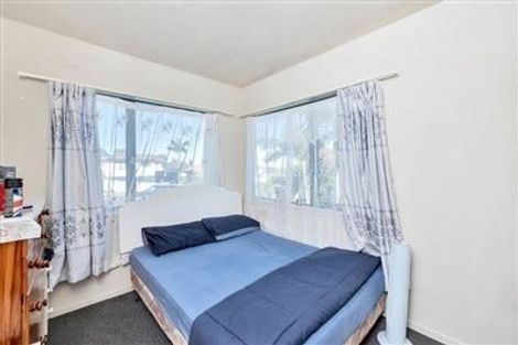 Photo of property in 11 Loughanure Place, Massey, Auckland, 0614