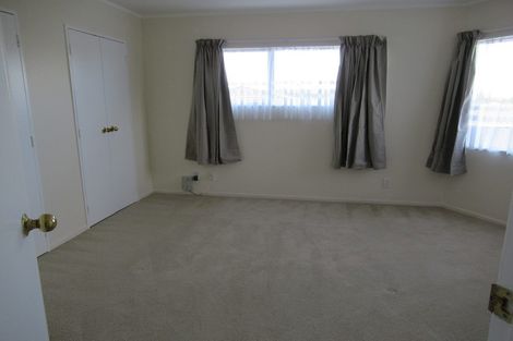 Photo of property in 4 Fairbanks Place, Glendene, Auckland, 0602