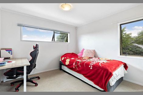 Photo of property in 20 Ransom Smyth Drive, Goodwood Heights, Auckland, 2105