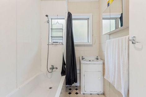 Photo of property in 2 Konini Road, Titirangi, Auckland, 0604