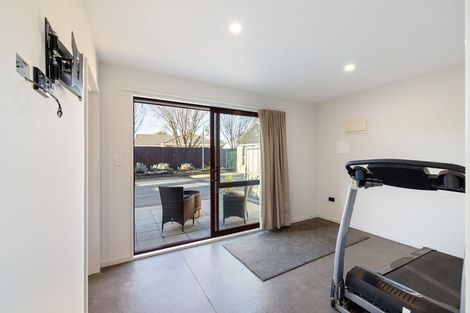 Photo of property in 164 Queenspark Drive, Parklands, Christchurch, 8083