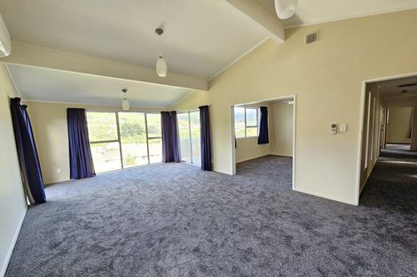 Photo of property in 84 Taylor Terrace, Tawa, Wellington, 5028