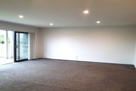 Photo of property in 4/60 Hayfield Way, Karaka, Papakura, 2580