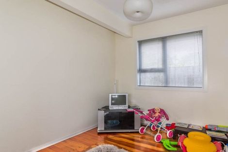 Photo of property in 16a Karamu Street, Te Atatu Peninsula, Auckland, 0610
