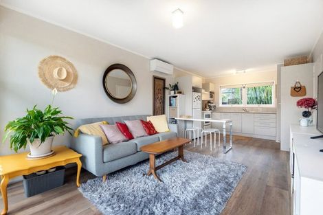 Photo of property in 10/77 Old Lake Road, Narrow Neck, Auckland, 0624