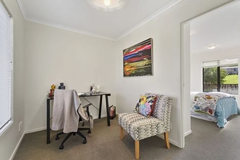 Photo of property in 14 Verdale Circle, Glen Eden, Auckland, 0602