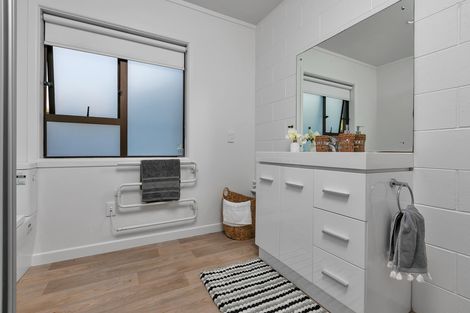 Photo of property in 192 Henderson Valley Road, Henderson, Auckland, 0612