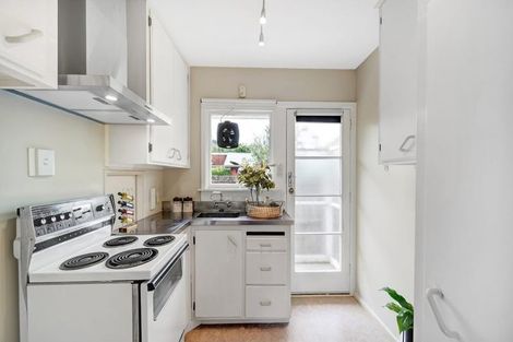 Photo of property in 23 Landsdowne Terrace, Cashmere, Christchurch, 8022