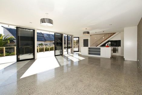 Photo of property in 35a Rothesay Bay Road, Rothesay Bay, Auckland, 0630