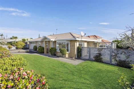 Photo of property in 156 Lakeside Drive, Orewa, 0931