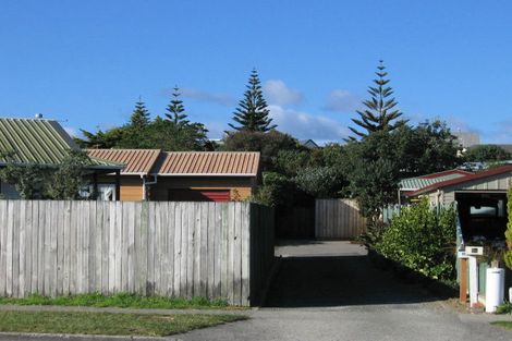 Photo of property in 82 Queens Road, Waikanae Beach, Waikanae, 5036