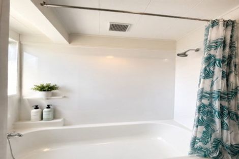 Photo of property in 8e Montgomery Crescent, Clouston Park, Upper Hutt, 5018