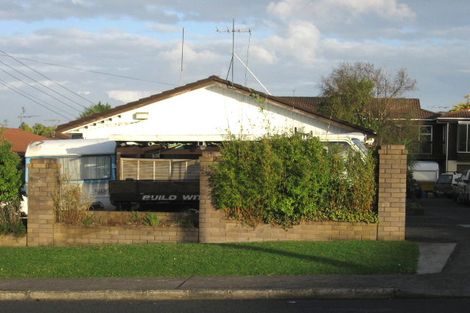 Photo of property in 13 Roberts Road, Te Atatu South, Auckland, 0610