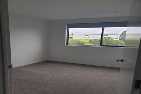 Photo of property in 11/8 Chivalry Road, Glenfield, Auckland, 0629