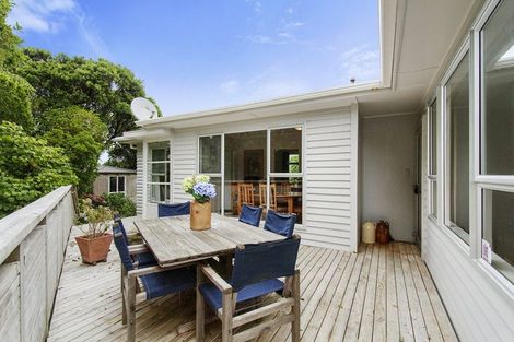 Photo of property in 27 Hampton Hill Road, Tawa, Wellington, 5028