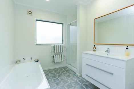 Photo of property in 2/43a O'dowd Road, Taradale, Napier, 4112