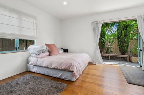 Photo of property in 2 Milton Road, Northcote Point, Auckland, 0627