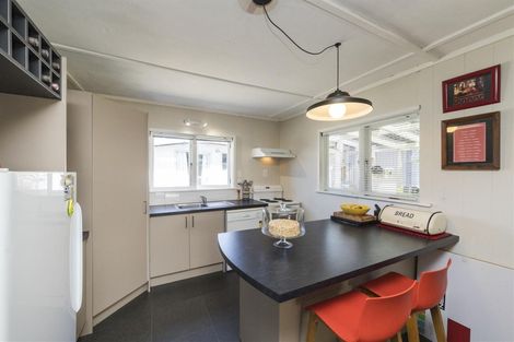 Photo of property in 2 Maunder Street, Marton, 4710