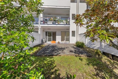 Photo of property in 4a/60 Masons Road, Oteha, Auckland, 0632