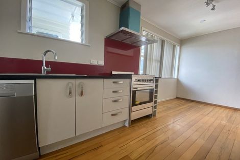 Photo of property in 5 Segedin Place, Glenfield, Auckland, 0629