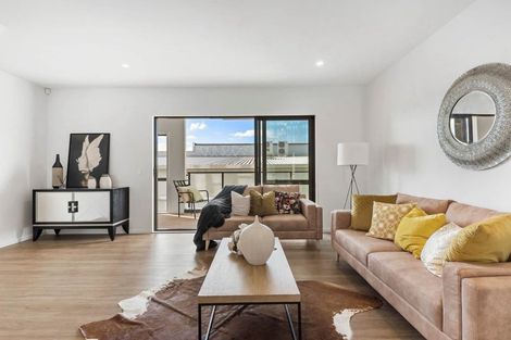 Photo of property in 18 Mina Way, Browns Bay, Auckland, 0630
