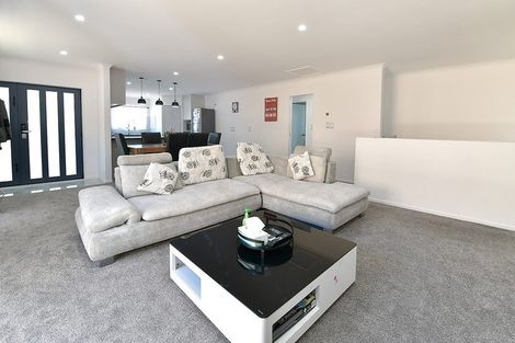 Photo of property in 21 Rauta Way, Helensville, 0800