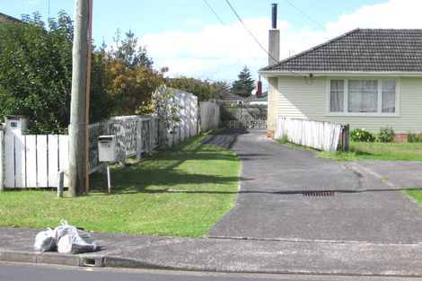 Photo of property in 11a Rixon Place, Te Atatu Peninsula, Auckland, 0610
