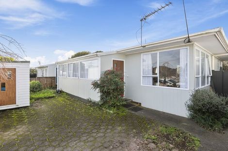 Photo of property in 6 Omata Road, Westown, New Plymouth, 4310
