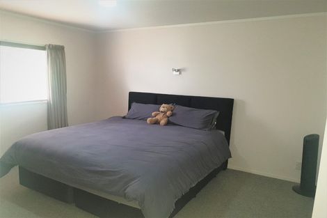 Photo of property in 136 Queens Drive, Lyall Bay, Wellington, 6022