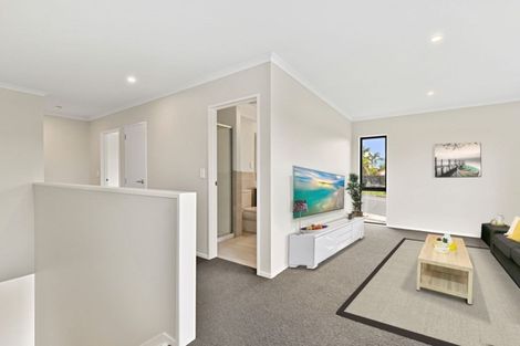 Photo of property in 8 Dragonfly Way, Massey, Auckland, 0614