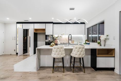 Photo of property in 21 Black Shed Road, Flat Bush, 2019