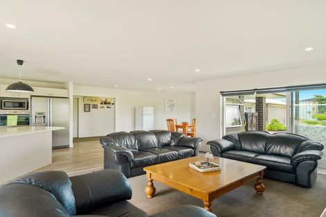 Photo of property in 96 Pohutukawa Parade, Riverhead, 0820