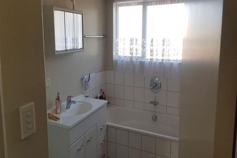 Photo of property in 19 Lieshout Way, Pukekohe, 2120