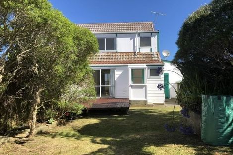 Photo of property in 5a Sunhaven Drive, Newlands, Wellington, 6037