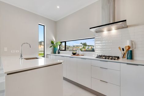 Photo of property in 2 Kuparu Lane, Red Beach, 0932